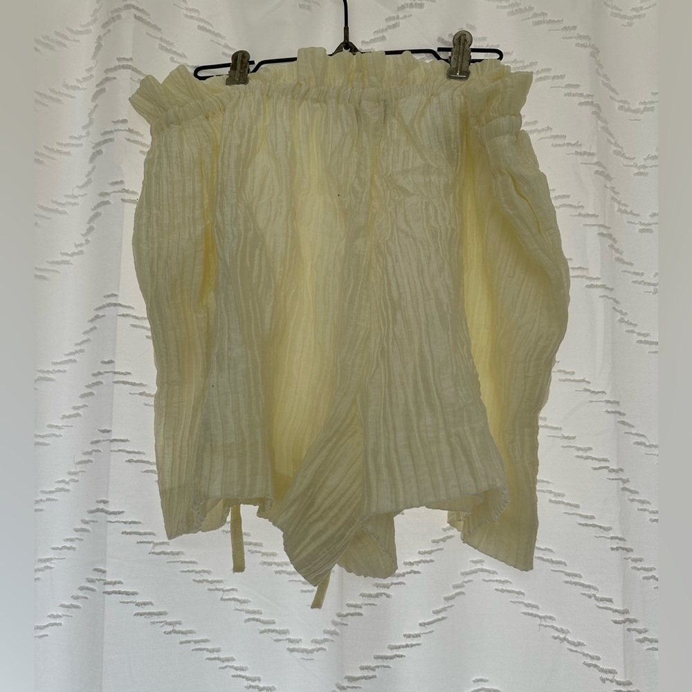 BCBG High Waist Cream Shorts - Picture 2 of 6
